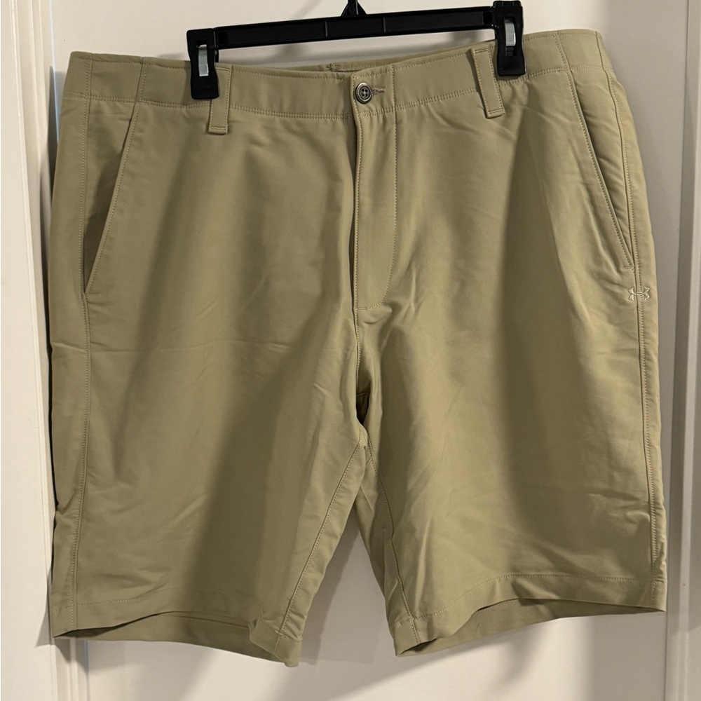 Heat Gear Under Armour Men's Tan Shorts
